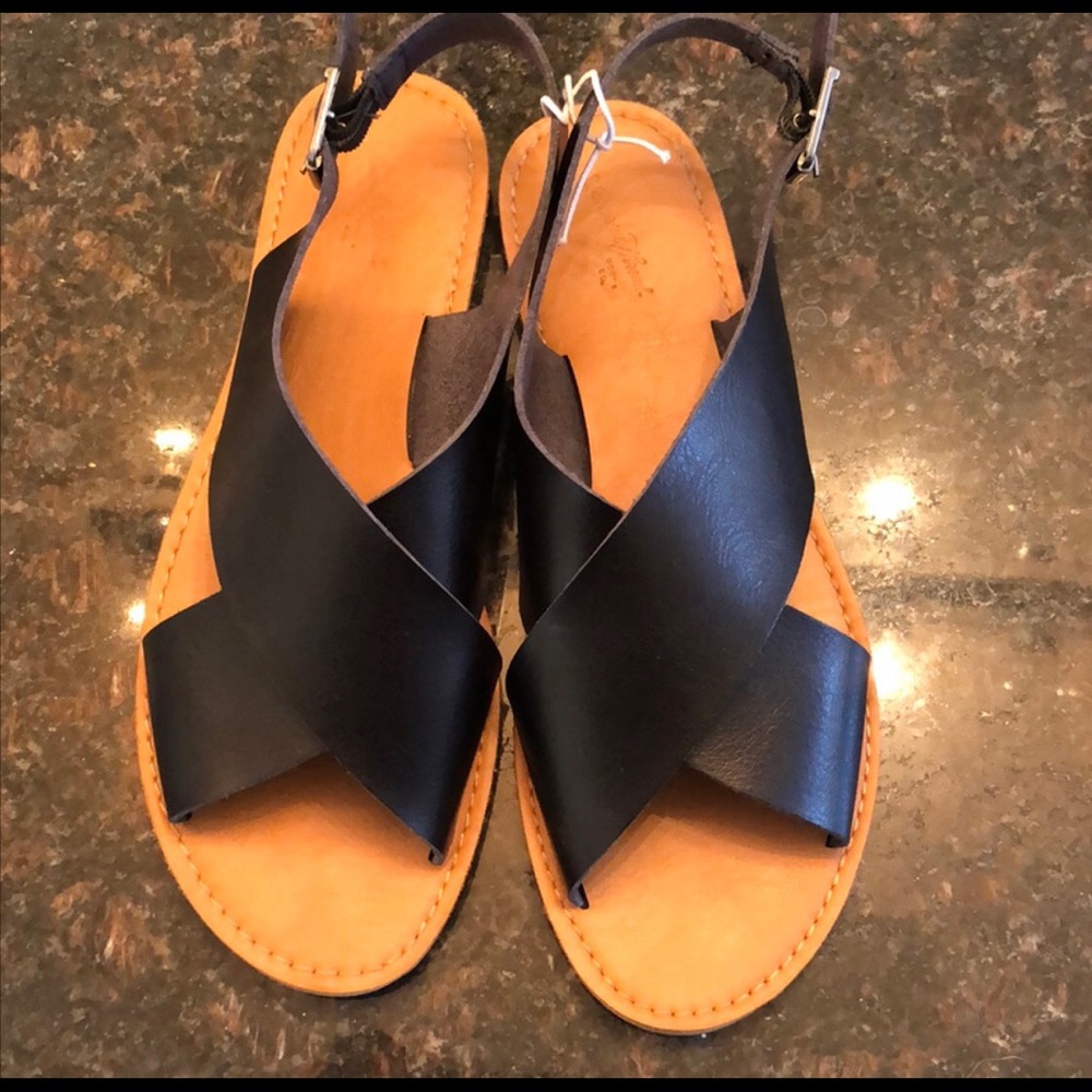 Universal Thread Sarina Crossband Sandles